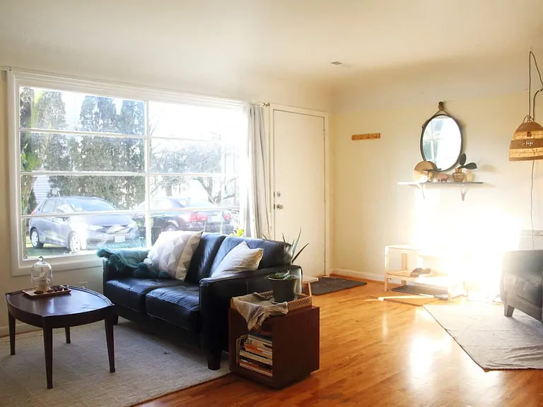 2360 SE Clinton St — Photo 2