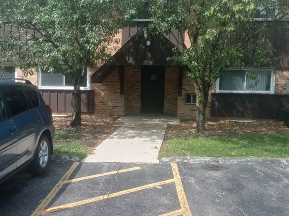 2220 Arbor Cir APT 26, Downers Grove, IL 60515