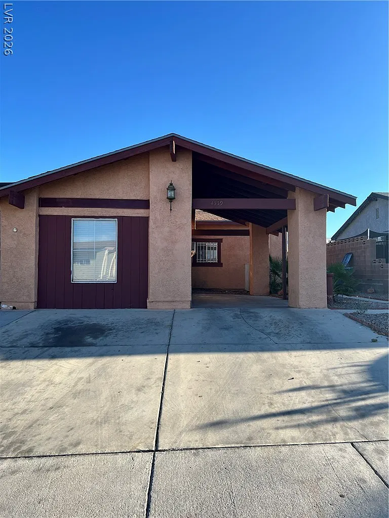 3 bed, 2.0 bath, 989 sqft, $1,500 — Photo 1