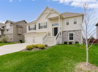 1636 Shadow Dr, Leavenworth, KS 66048