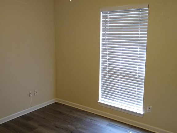 4th image of 29014 Elmwood Dr