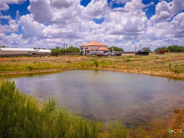 451 Rawhide Rd, Seguin, TX 78155