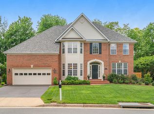 6758 Edge Cliff Dr, Alexandria, VA 22315