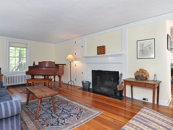 4th image of 215 Villard Ave