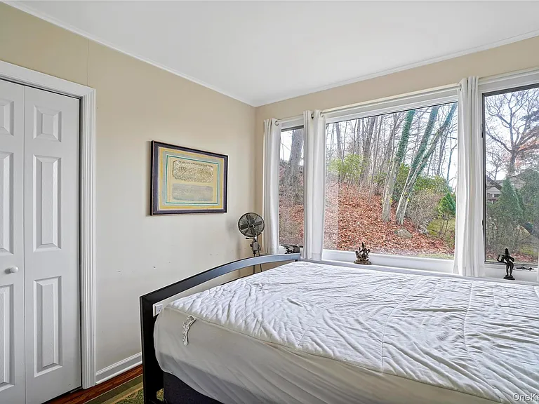 28 Sprain Valley Rd — Photo 17
