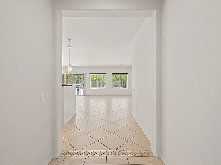 5658 S Morning Shadows Dr — Photo 4