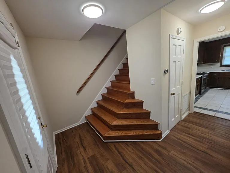 212 Stratford Dr — Photo 13