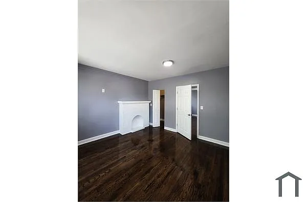 Building Photo - 7916 S Blackstone Ave #2