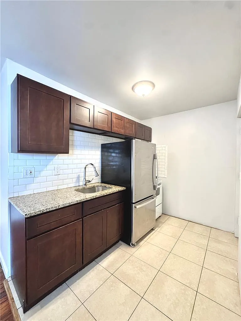 2 bed, 1.0 bath, 950 sqft, $1,100 — Photo 3