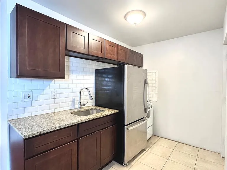 919 W Liberty St #3 — Photo 3