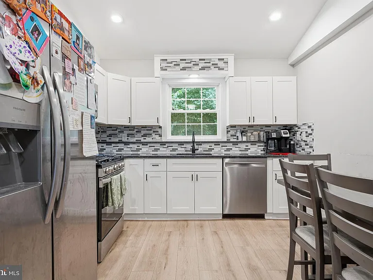 214 Washington St — Photo 18