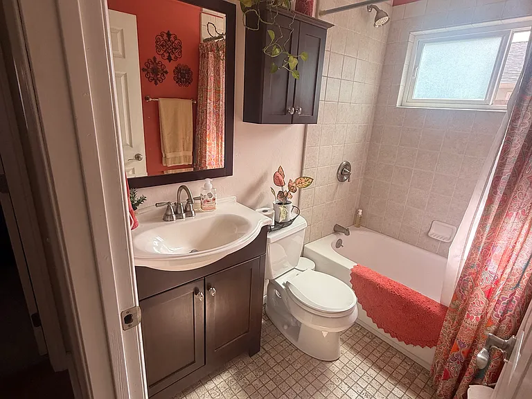 1045 Shannon St — Photo 7