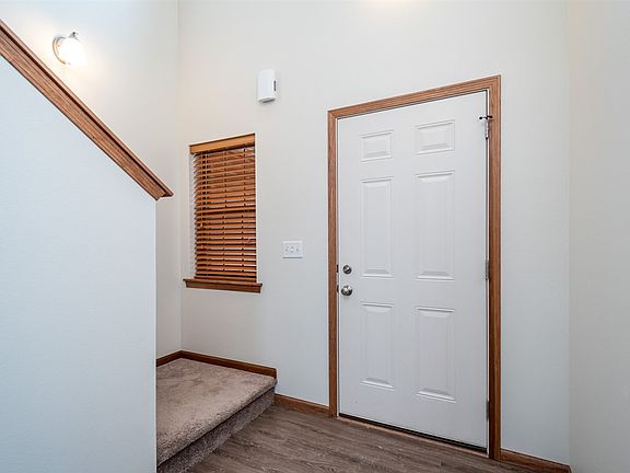 3rd image of 596 Croell Ave