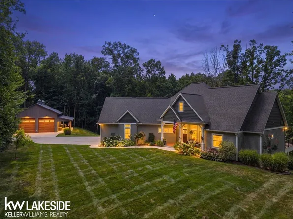 877 Cody Dr, Dexter, MI 48130