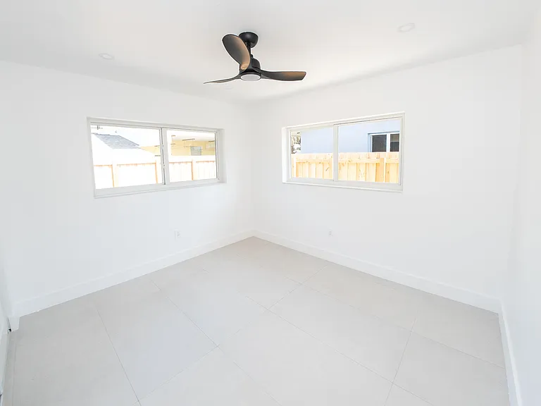 2160 SW 16th Ct — Photo 34