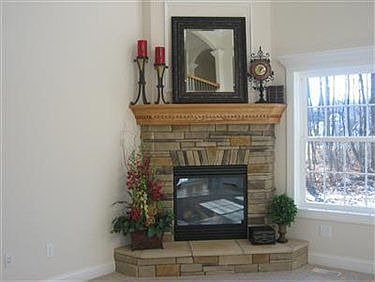 3rd image of 160 Diamond Blvd