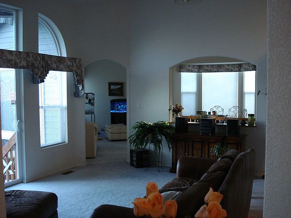 LR w cathedral ceiling