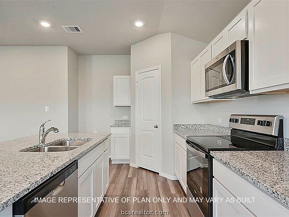 3rd image of 533 Harvest Lake Dr