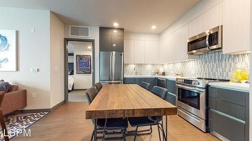 One Bedroom Kitchen