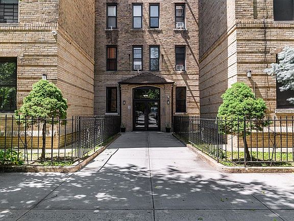 2nd image of 83-52 Talbot St APT 6H