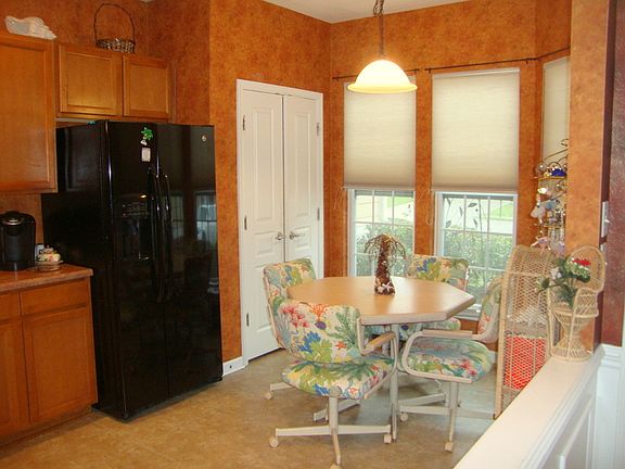 3rd image of 164 Old Towne Dr