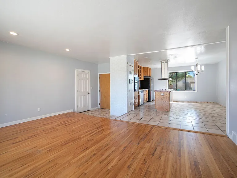 7 Robertson Rd — Photo 3