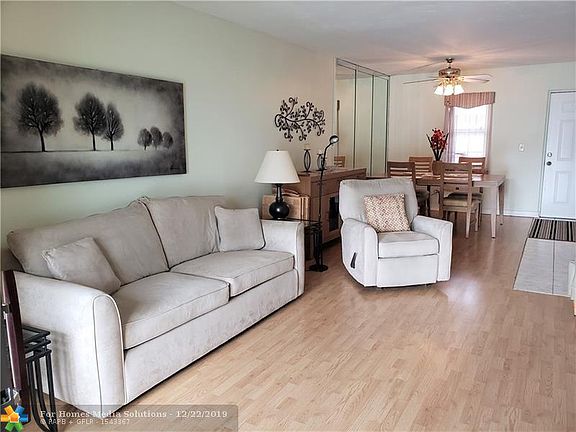 5th image of 2821 Somerset Dr APT 305