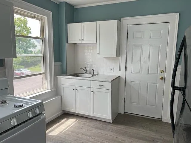 27 Spring St #2 — Photo 1