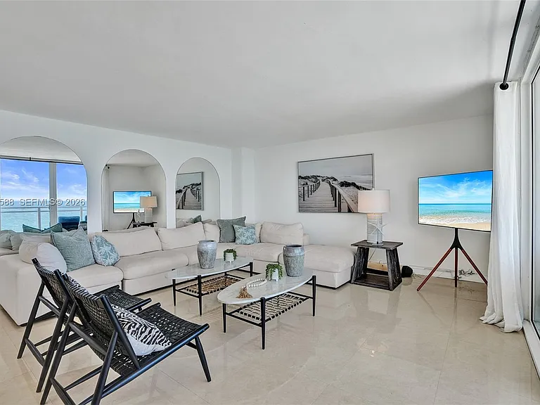 2030 S Ocean Dr #821 — Photo 2