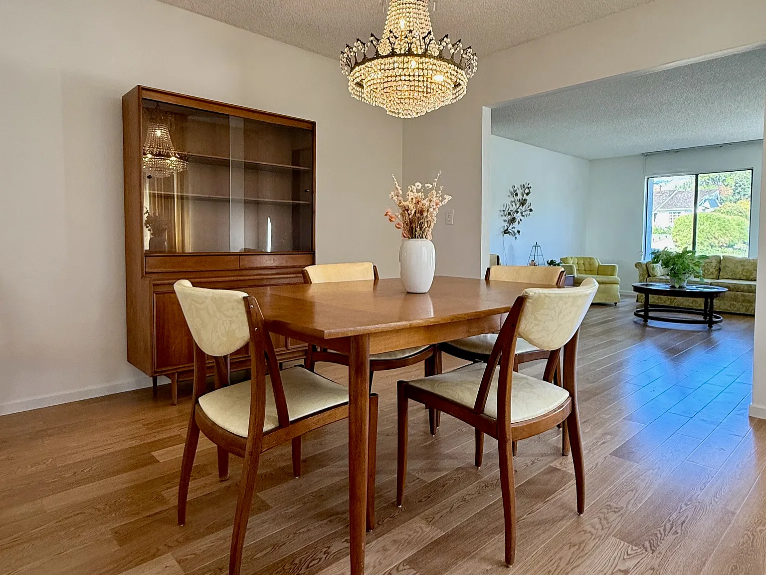 3 bed, 2499 sqft, $6,250 — Photo 3