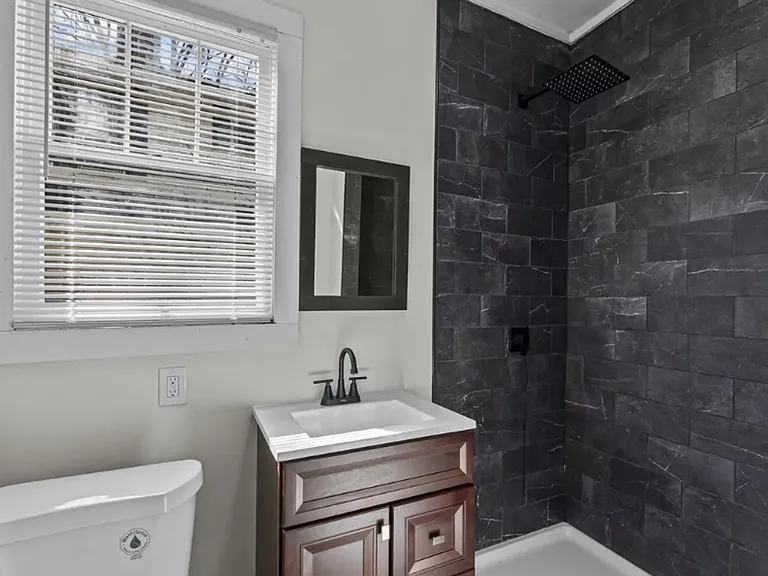 335 Division Ave — Photo 6