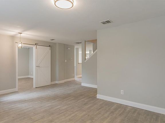 3rd image of 1416 Hickory Creek Ln