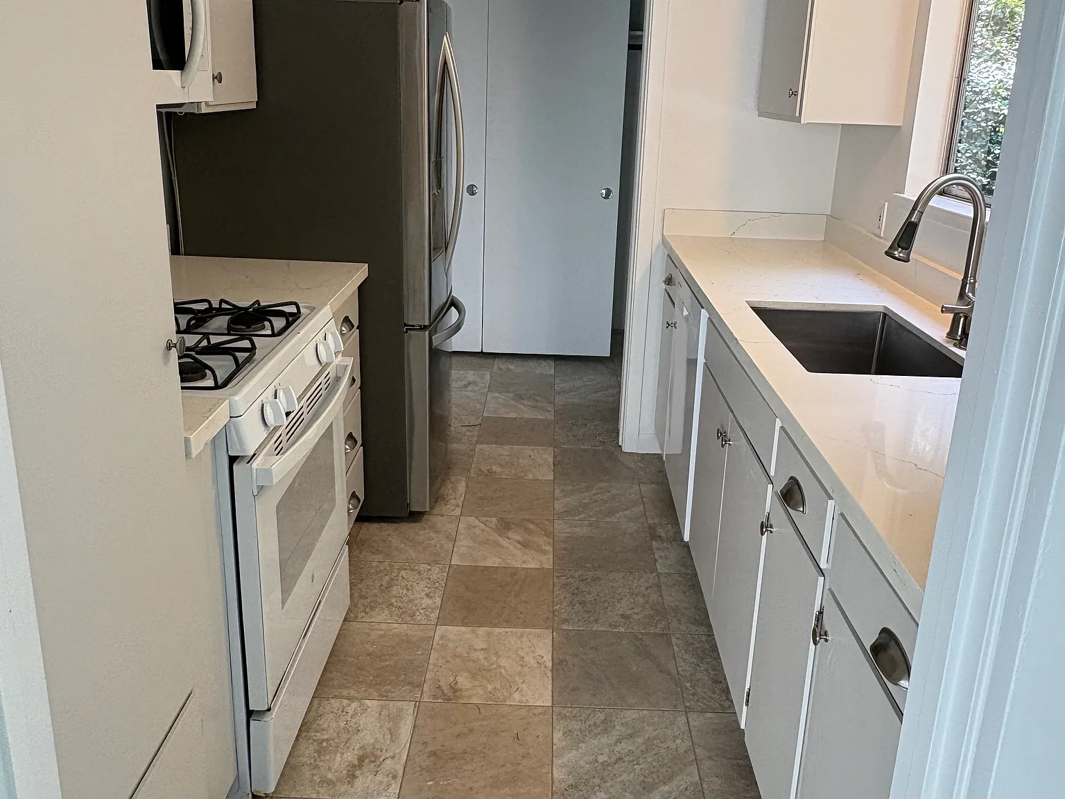 2 bed, 1260 sqft, $6,800 — Photo 4
