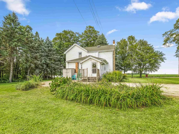 9311 State Line Rd, Capron, IL 61012