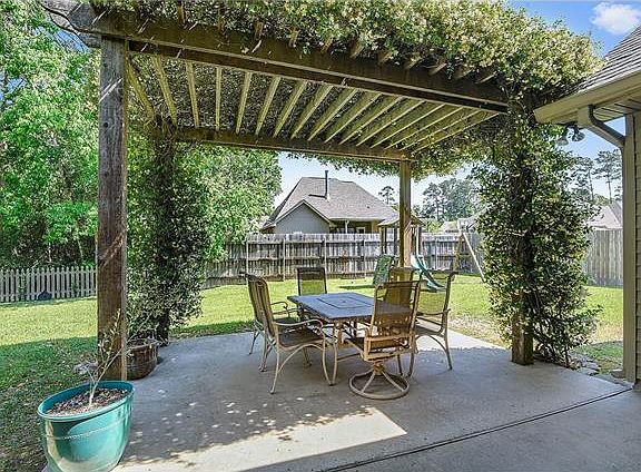 3rd image of 302 Garden Park Ln