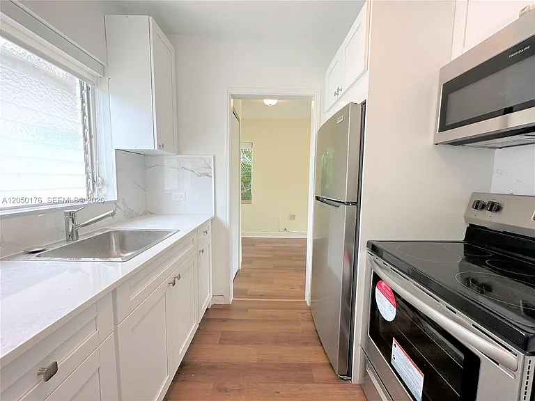1920 Biarritz Dr #3 — Photo 10