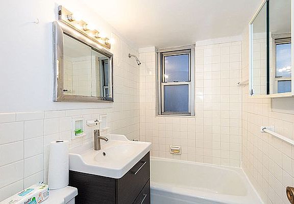 4th image of 330 E 49th St APT 5L