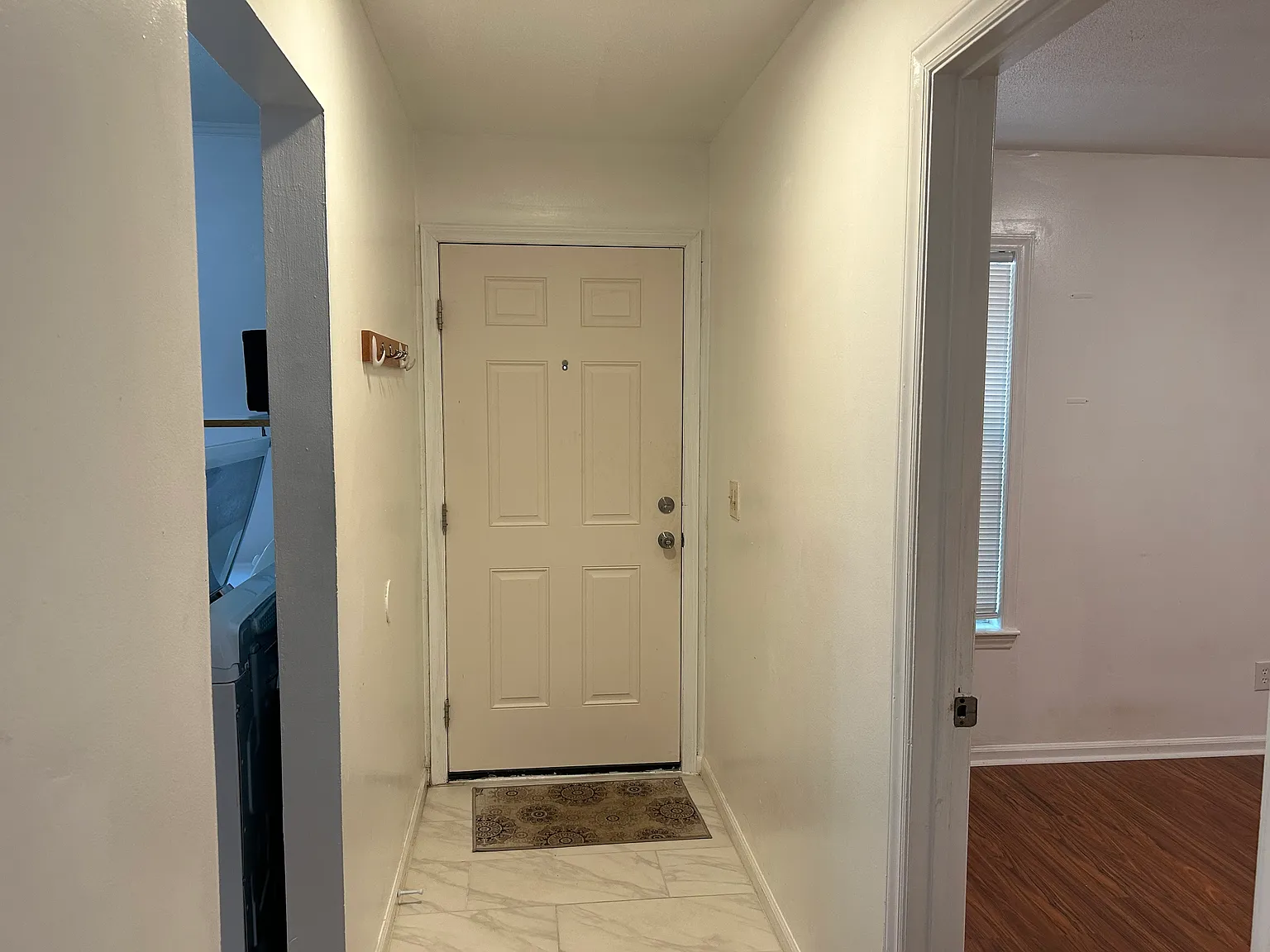 2 bed, 875 sqft, $1,300 — Photo 2