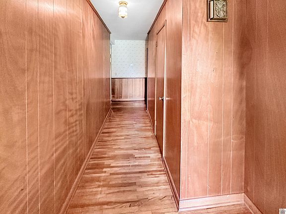3rd image of 1500 Cardinal Dr