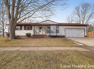 340 Donna Dr SE, Lowell, MI 49331