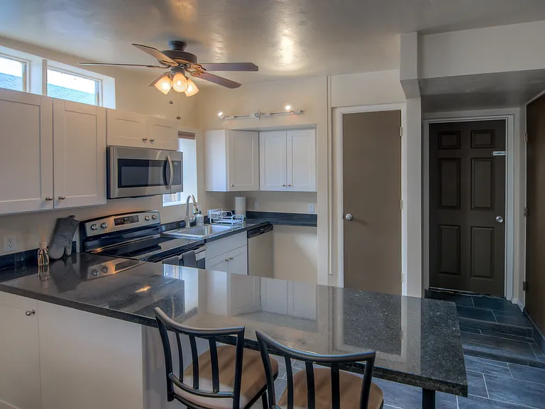 2625 E Prince Rd #B — Photo 13
