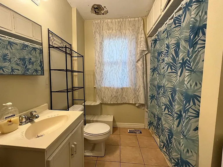 806 Marentette Ave #1 — Photo 10