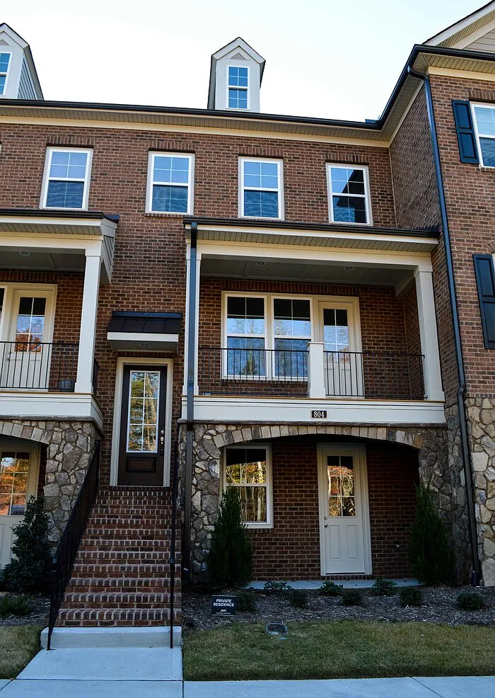3 bed, 3.5 bath, $3,000 — Photo 2