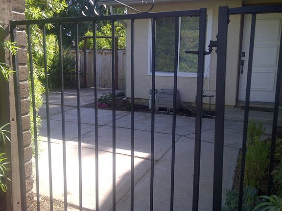 Gate