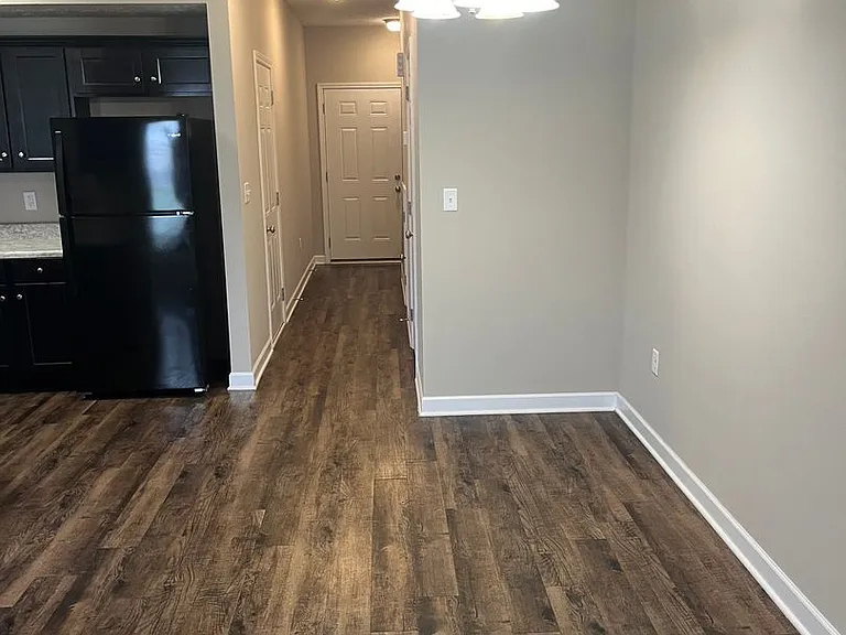 736 Village Creek Dr — Photo 23