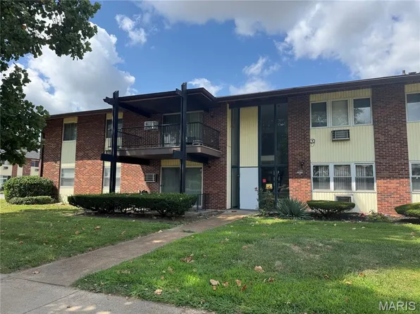7435 Hazelcrest Dr APT E, Hazelwood, MO 63042
