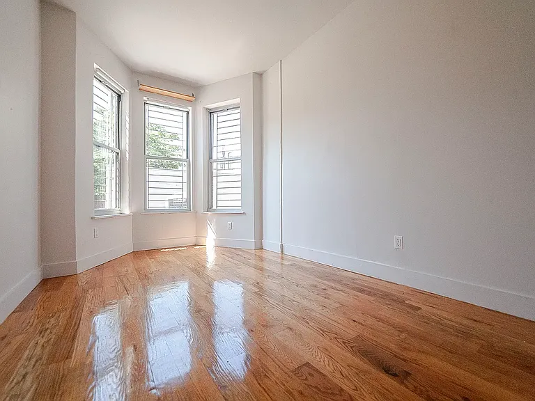 96 George St #2R — Photo 3