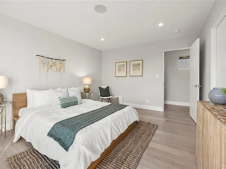 3651 Lowry Rd — Photo 25