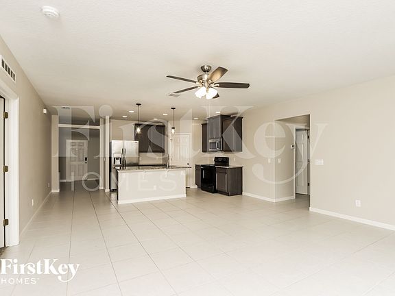 3rd image of 2477 Diane Ave SE