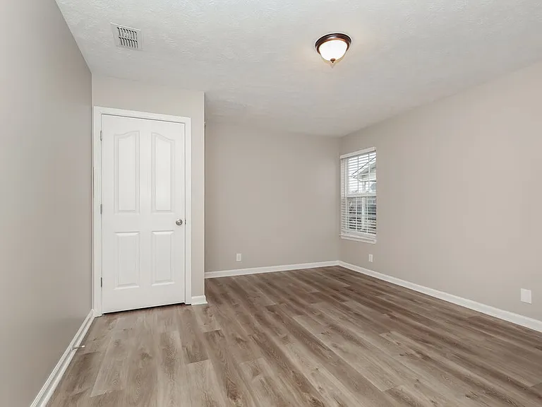 1514 Killarney Dr — Photo 11
